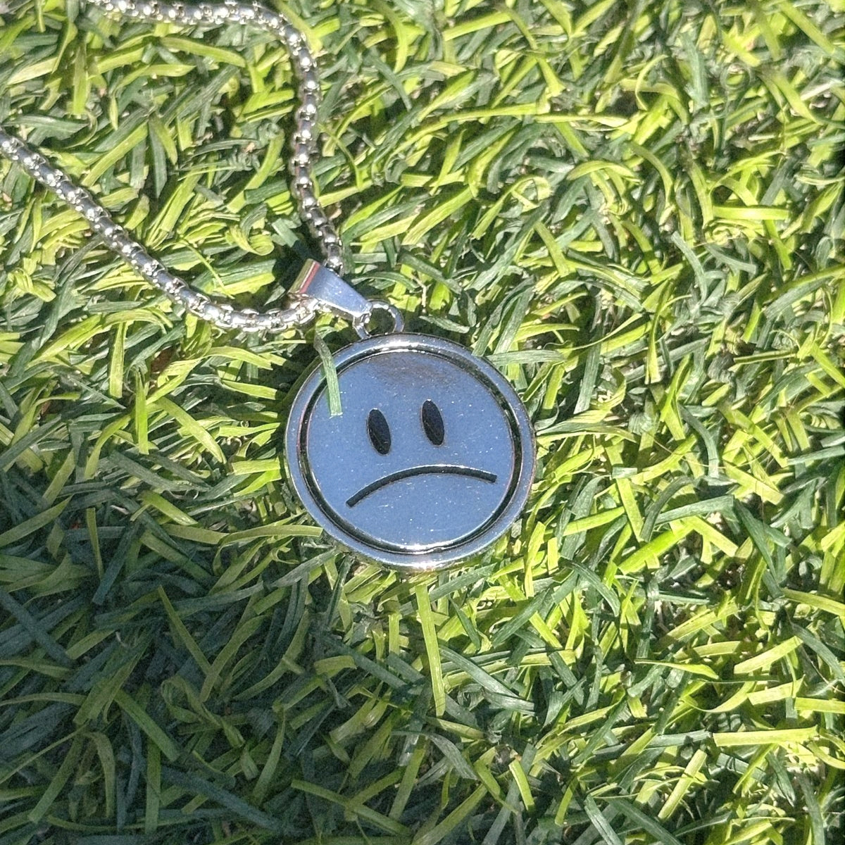 Cara triste collar para hombres en El Salvador Collares Classic