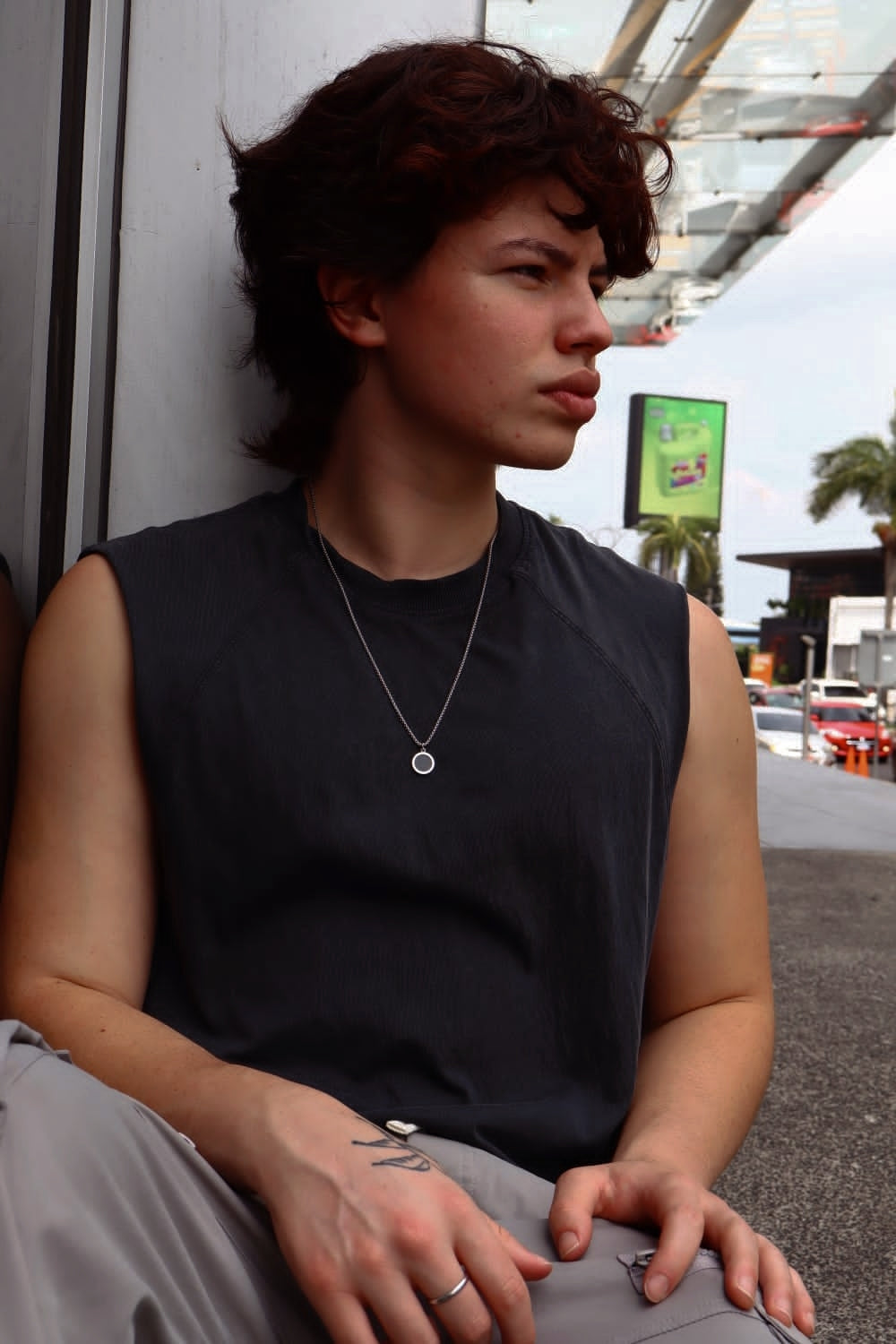 Collar con dije circular negro para caballeros |collares classic el salvador