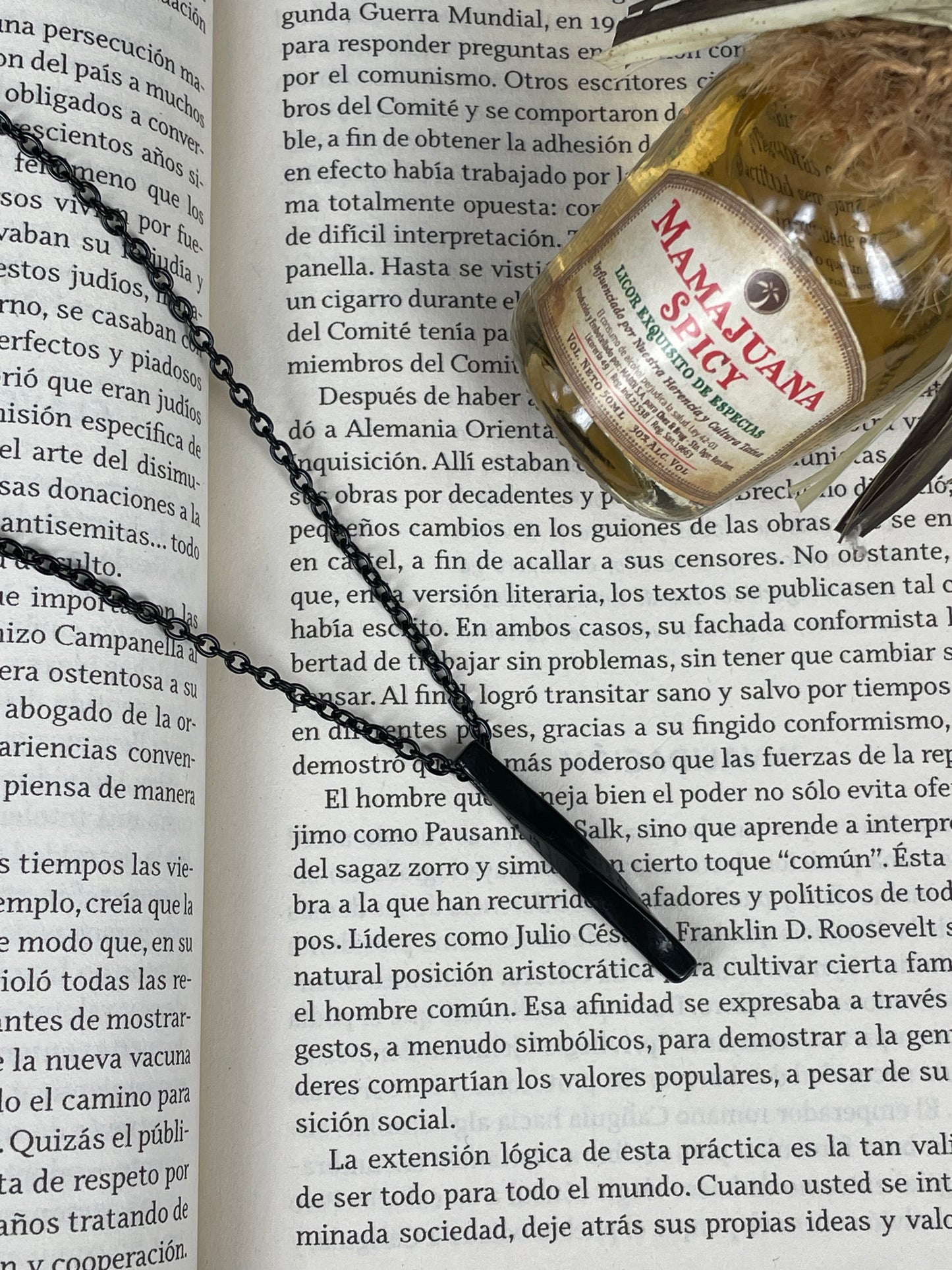 Cadenita Minimalista Negra en Espiral ◼️