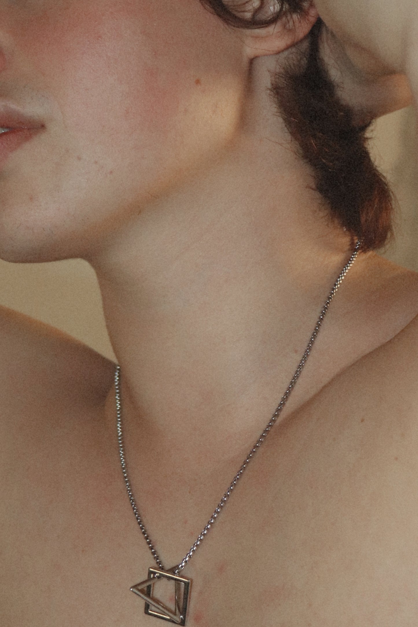 Collar de Prisma Triangular