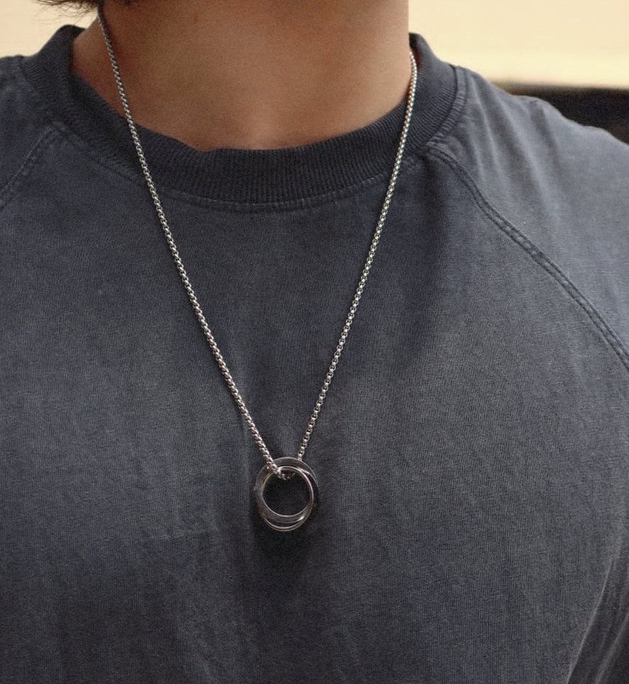Cadena con pendiente de anillo doble plateado acero inoxidable para hombres en El Salvador Collares Classic