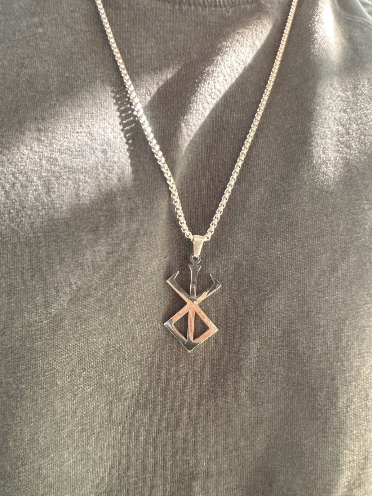 Collar de la marca del sacrificio berserk el salvador