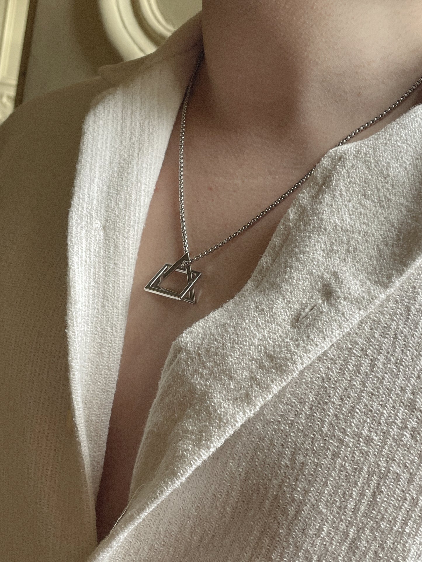 Collar de Prisma Triangular
