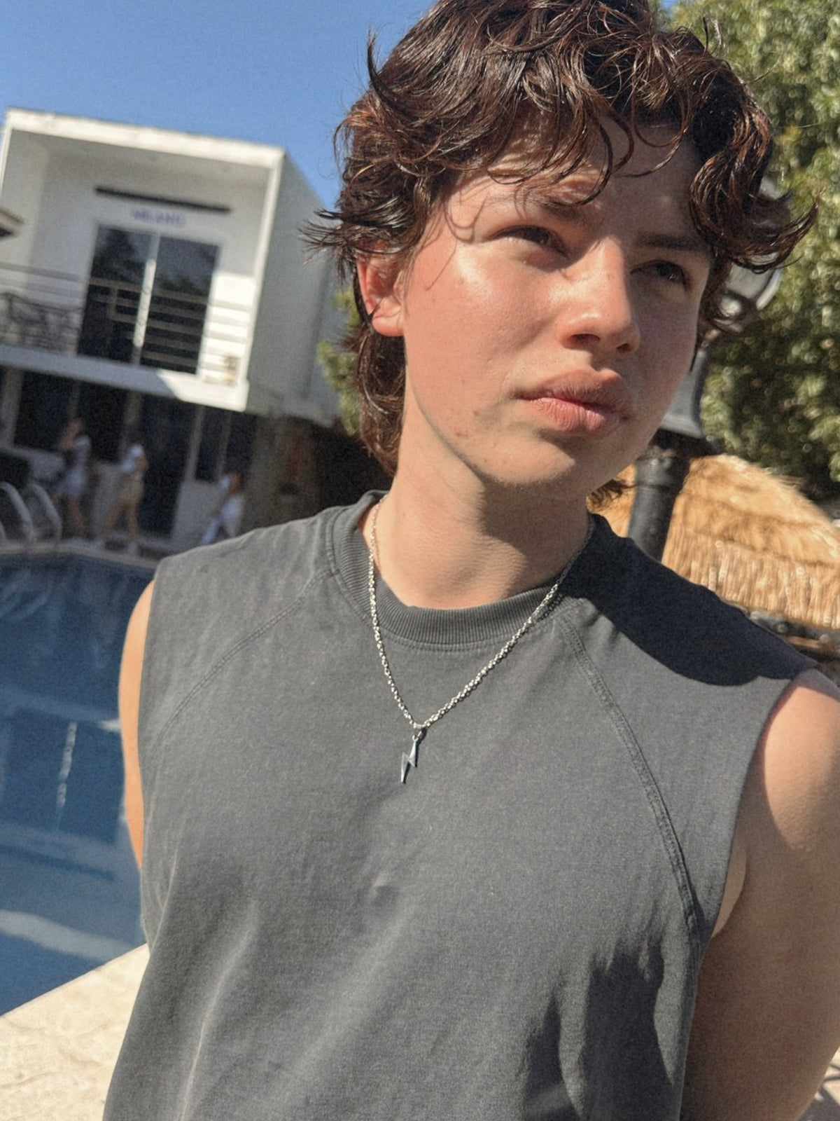 O shape chain con pendiente de rayo plateado basico