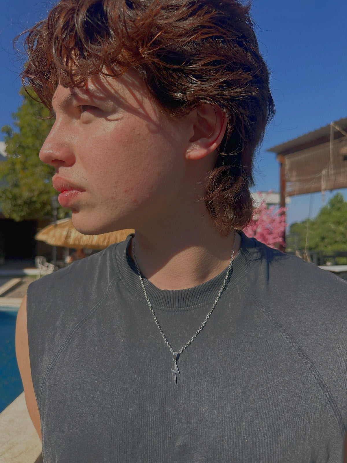 O shape chain con pendiente de rayo plateado basico